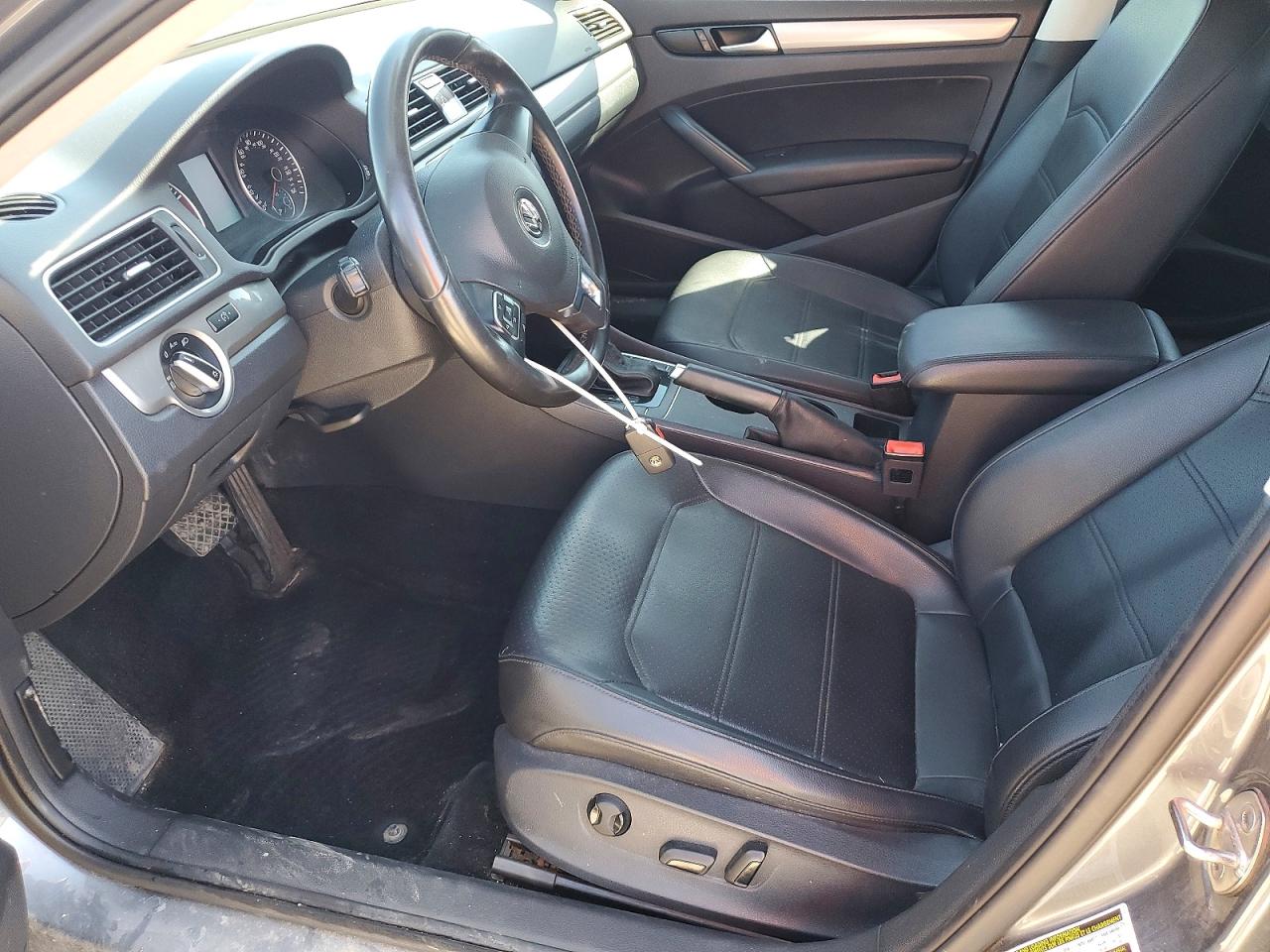 2015 VOLKSWAGEN PASSAT S photo 7