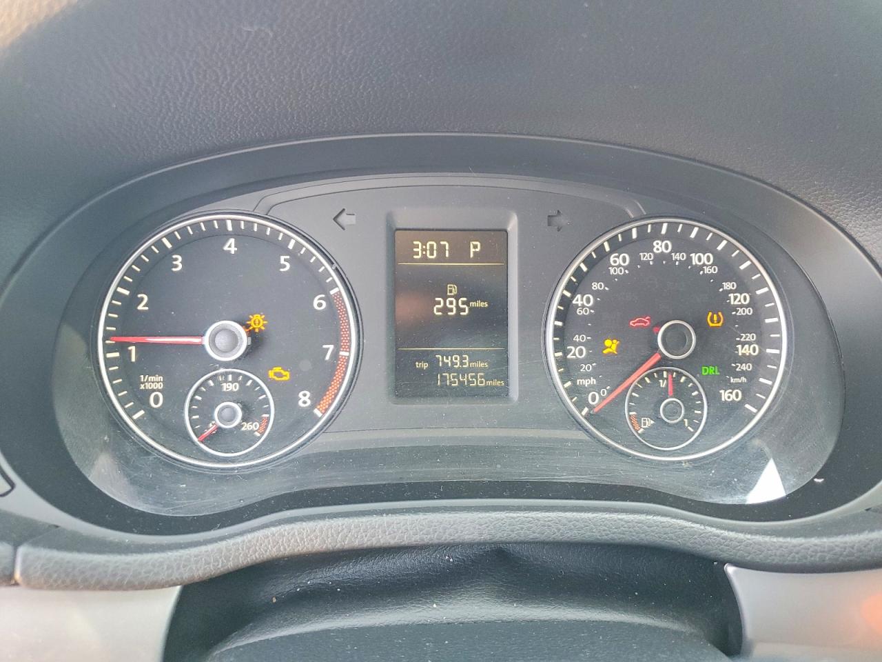 2015 VOLKSWAGEN PASSAT S photo 9