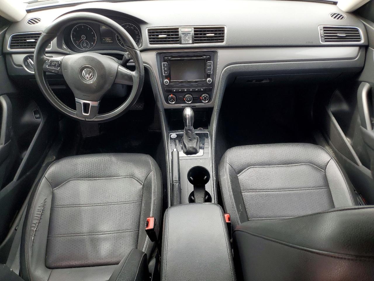 2015 VOLKSWAGEN PASSAT S photo 8