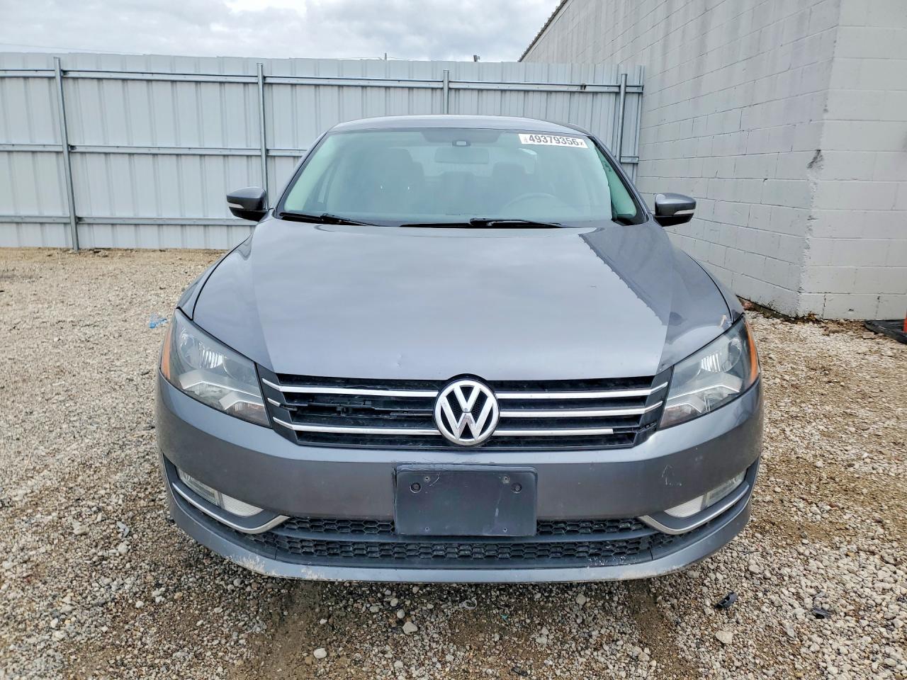 2015 VOLKSWAGEN PASSAT S photo 5