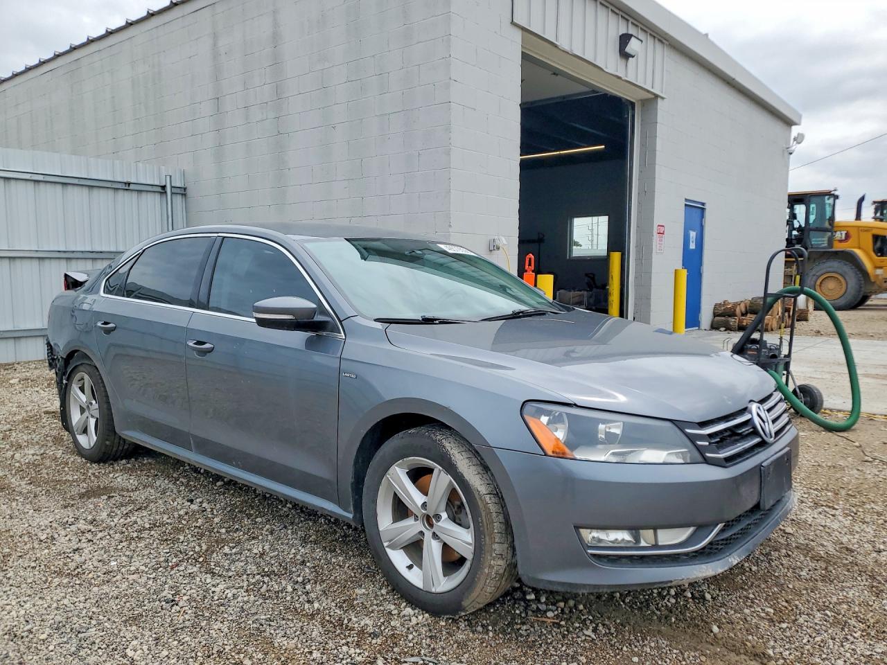 2015 VOLKSWAGEN PASSAT S photo 4