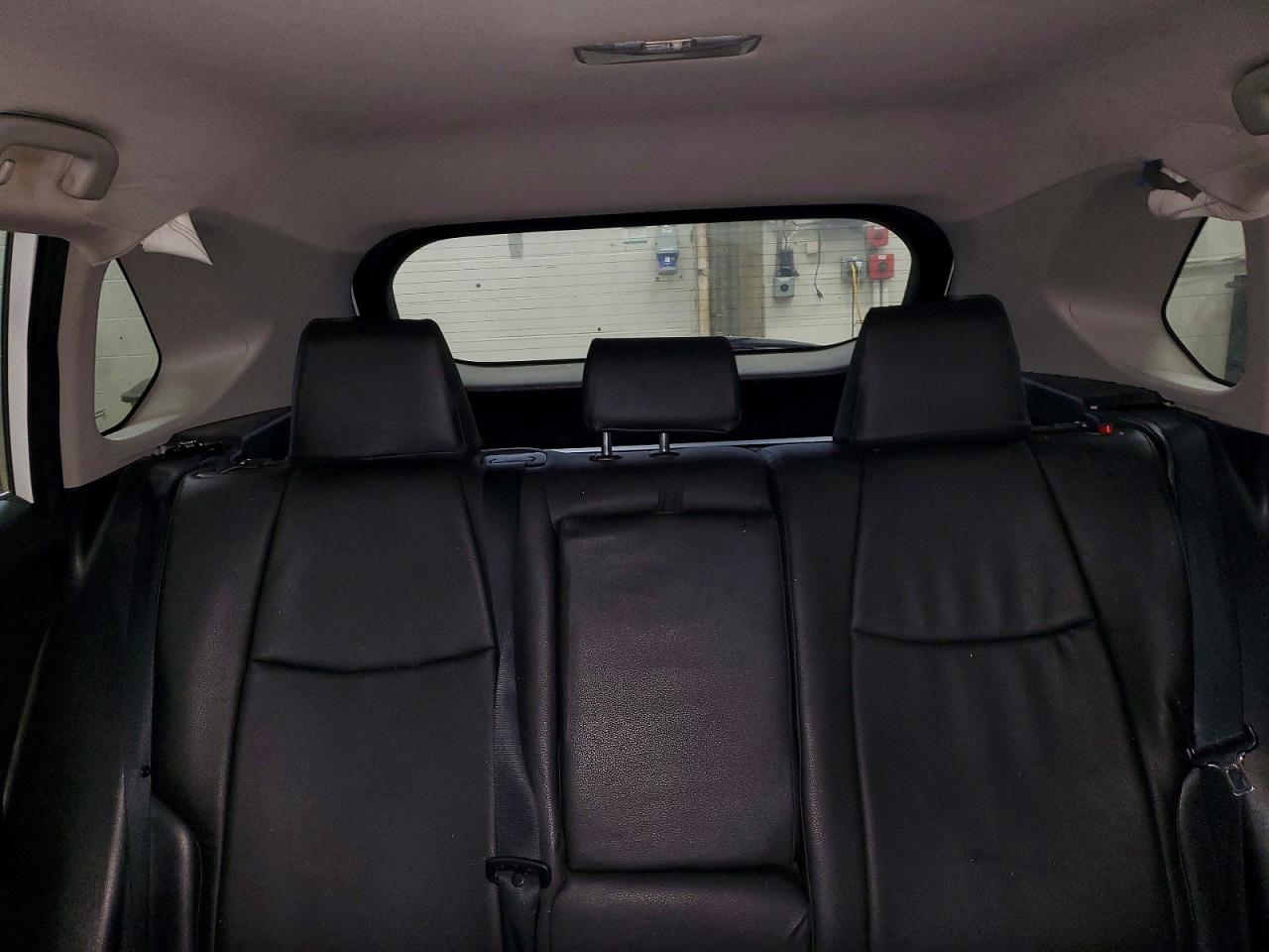 2021 TOYOTA RAV4 XLE photo 28