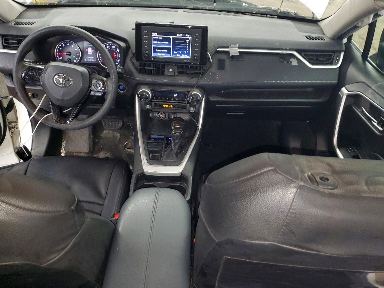 2021 TOYOTA RAV4 XLE photo 22