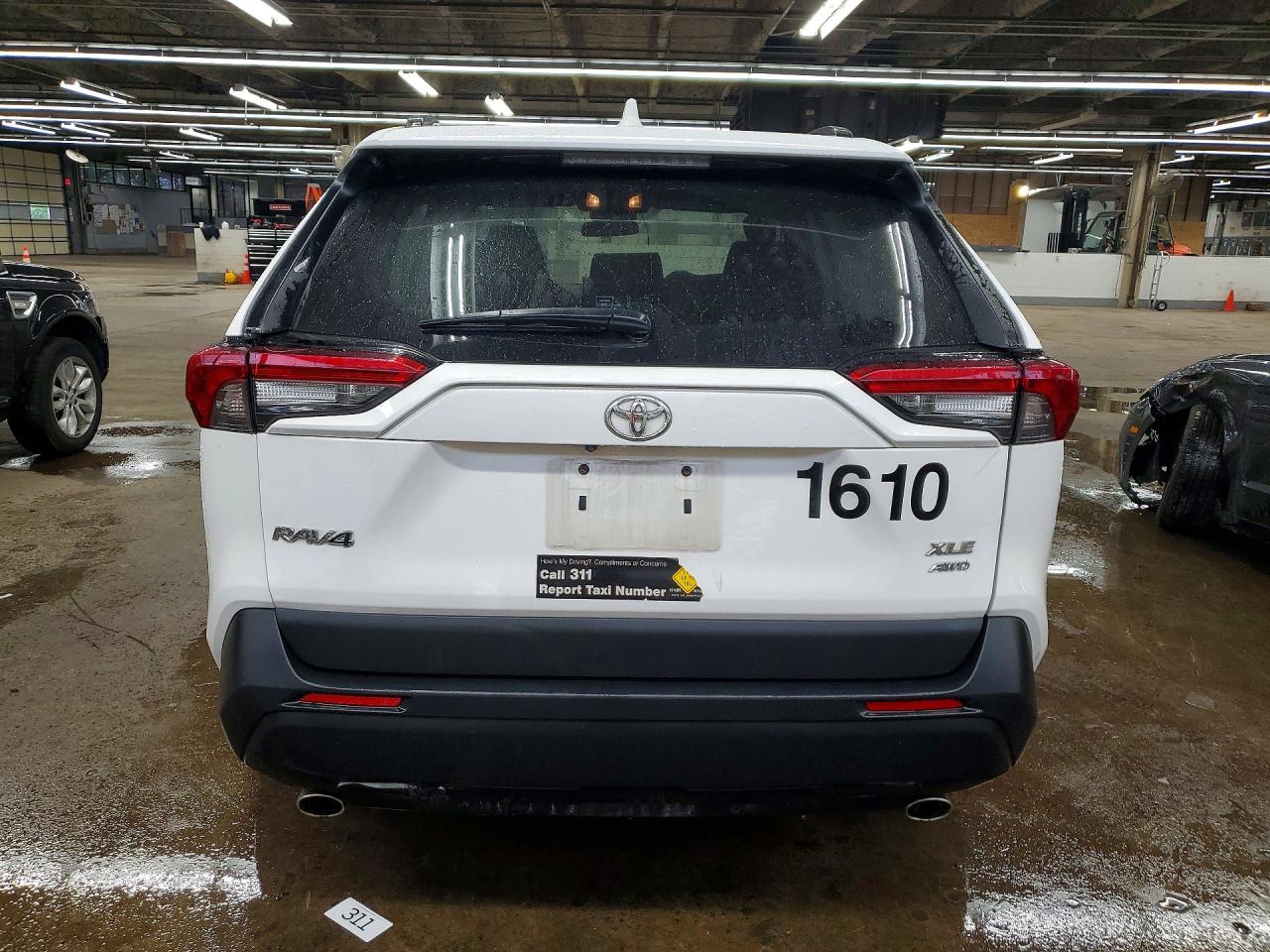 2021 TOYOTA RAV4 XLE photo 16