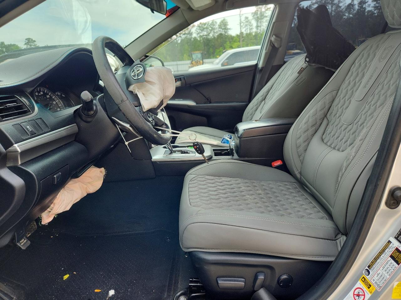 2014 TOYOTA CAMRY SE photo 7