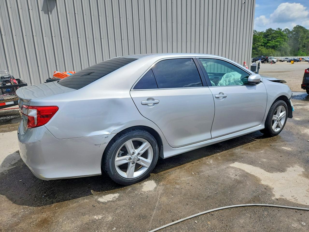 2014 TOYOTA CAMRY SE photo 3