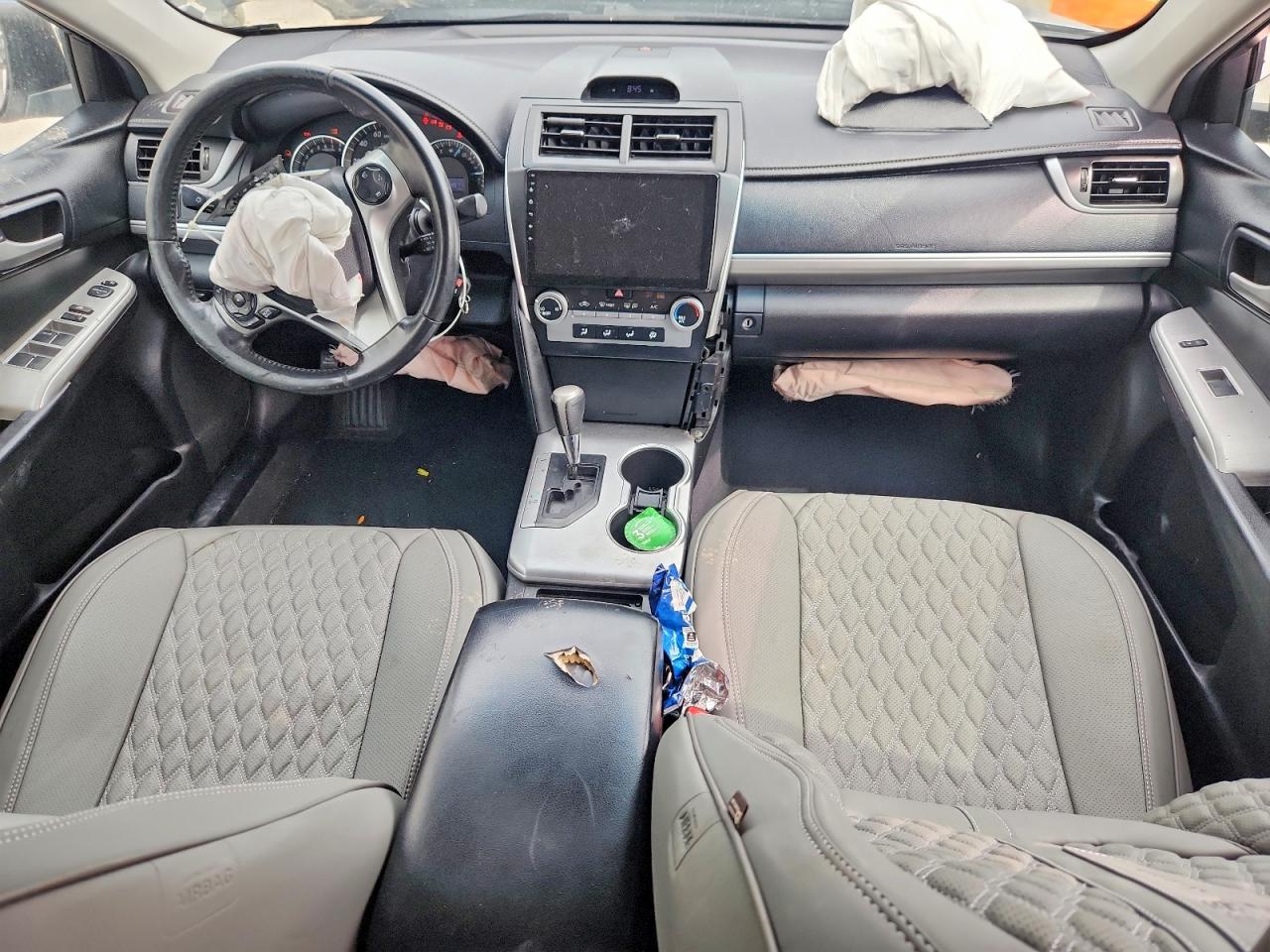 2014 TOYOTA CAMRY SE photo 8