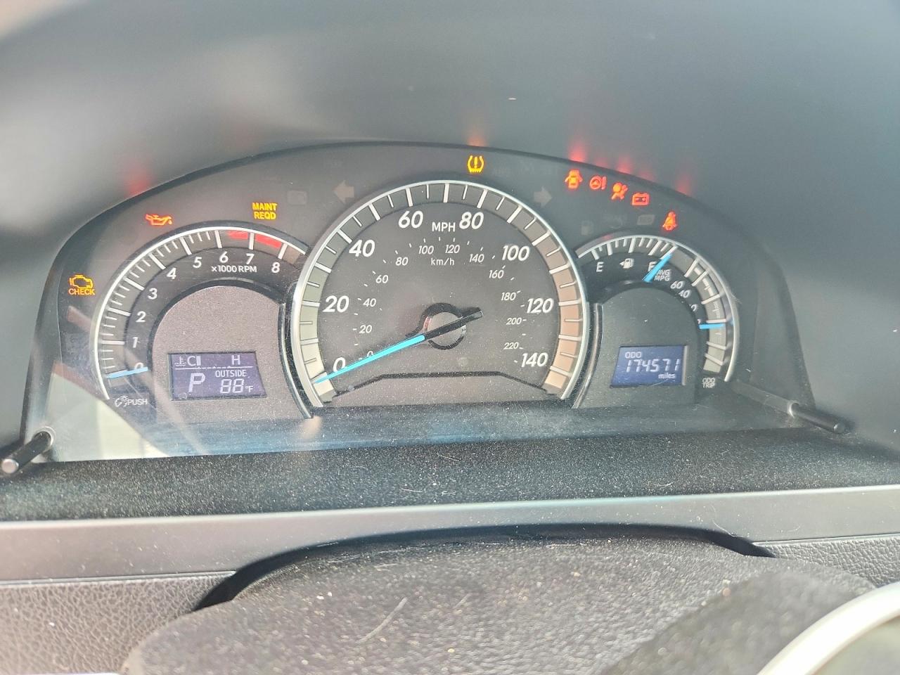 2014 TOYOTA CAMRY SE photo 9