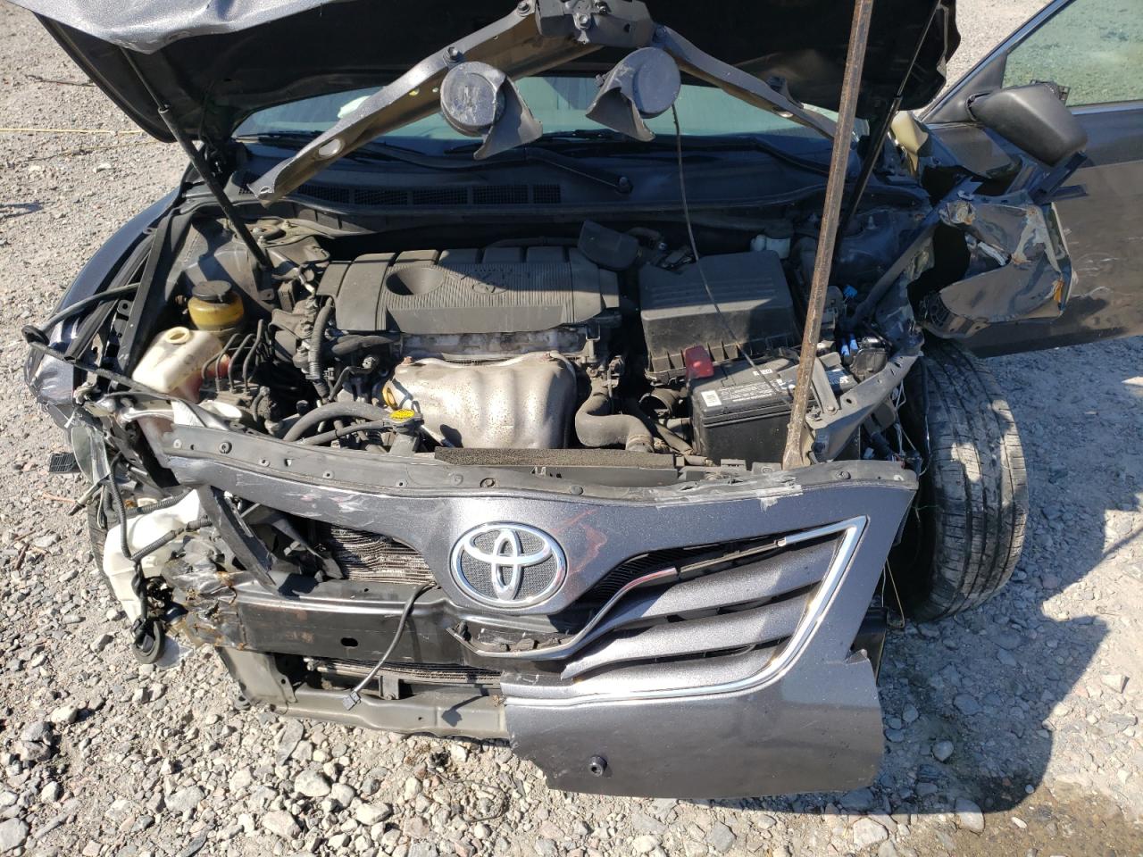 2011 TOYOTA CAMRY BASE photo 21