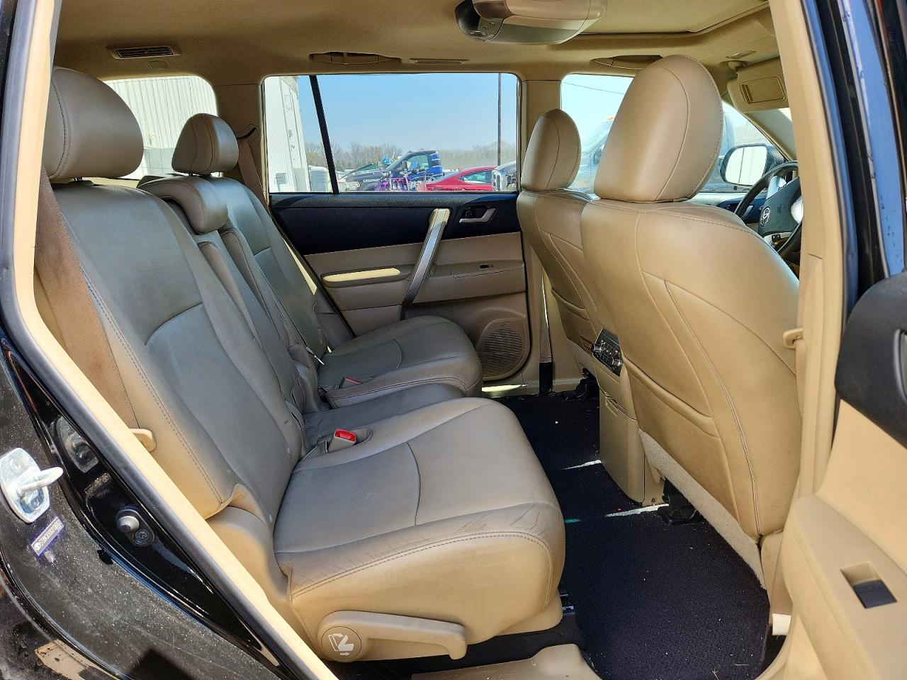 2012 TOYOTA HIGHLANDER SE photo 21
