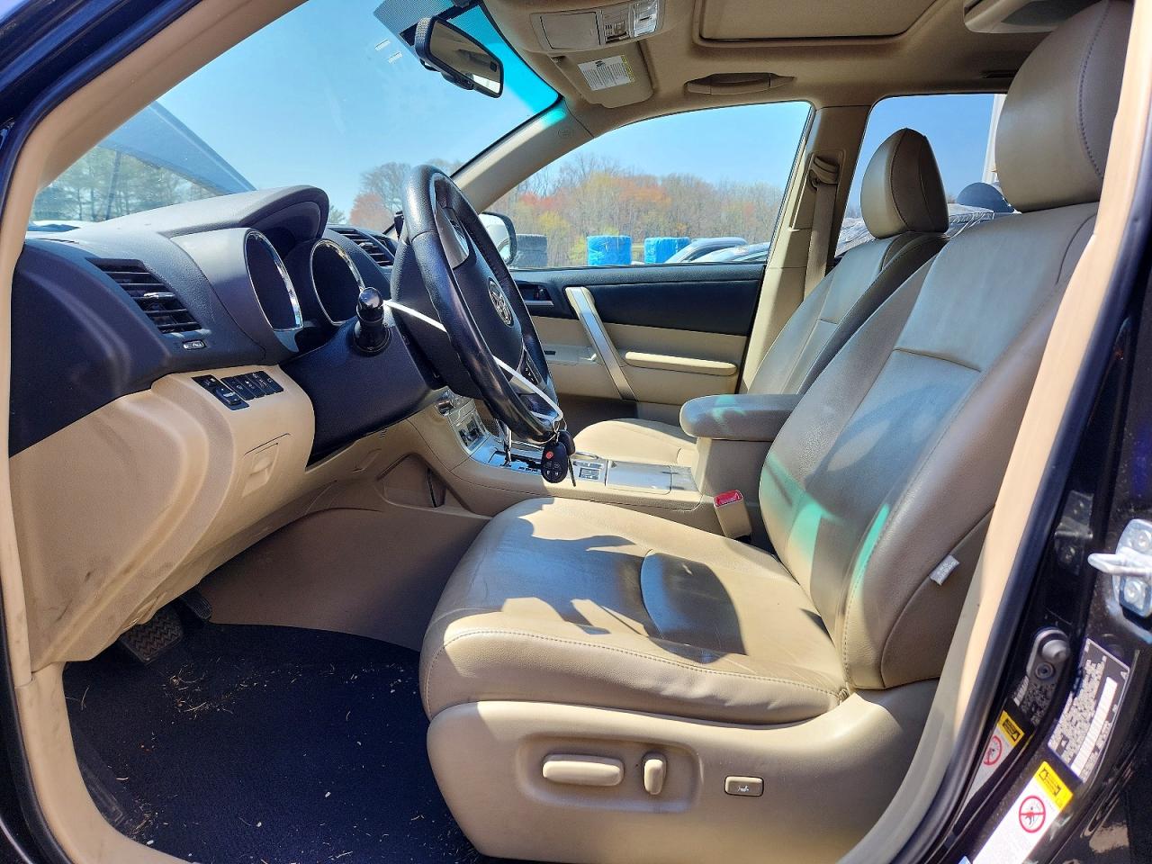2012 TOYOTA HIGHLANDER SE photo 13
