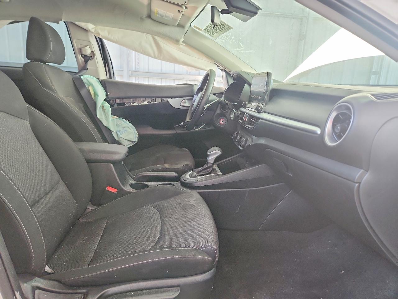 2024 KIA FORTE LXS photo 13