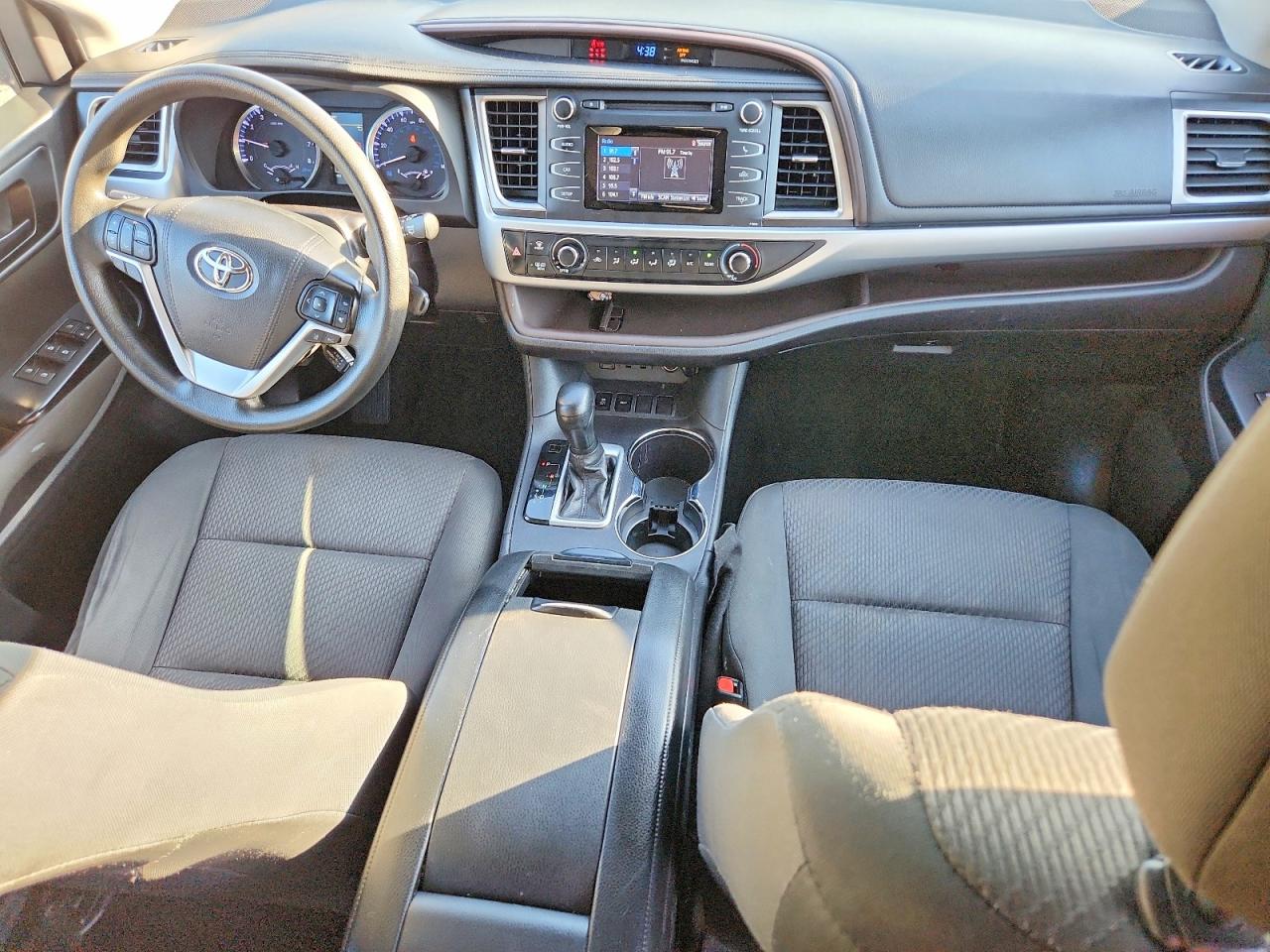 2019 TOYOTA HIGHLANDER LE photo 22