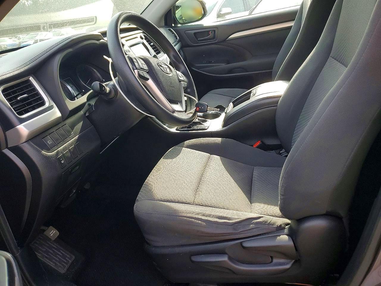 2019 TOYOTA HIGHLANDER LE photo 19