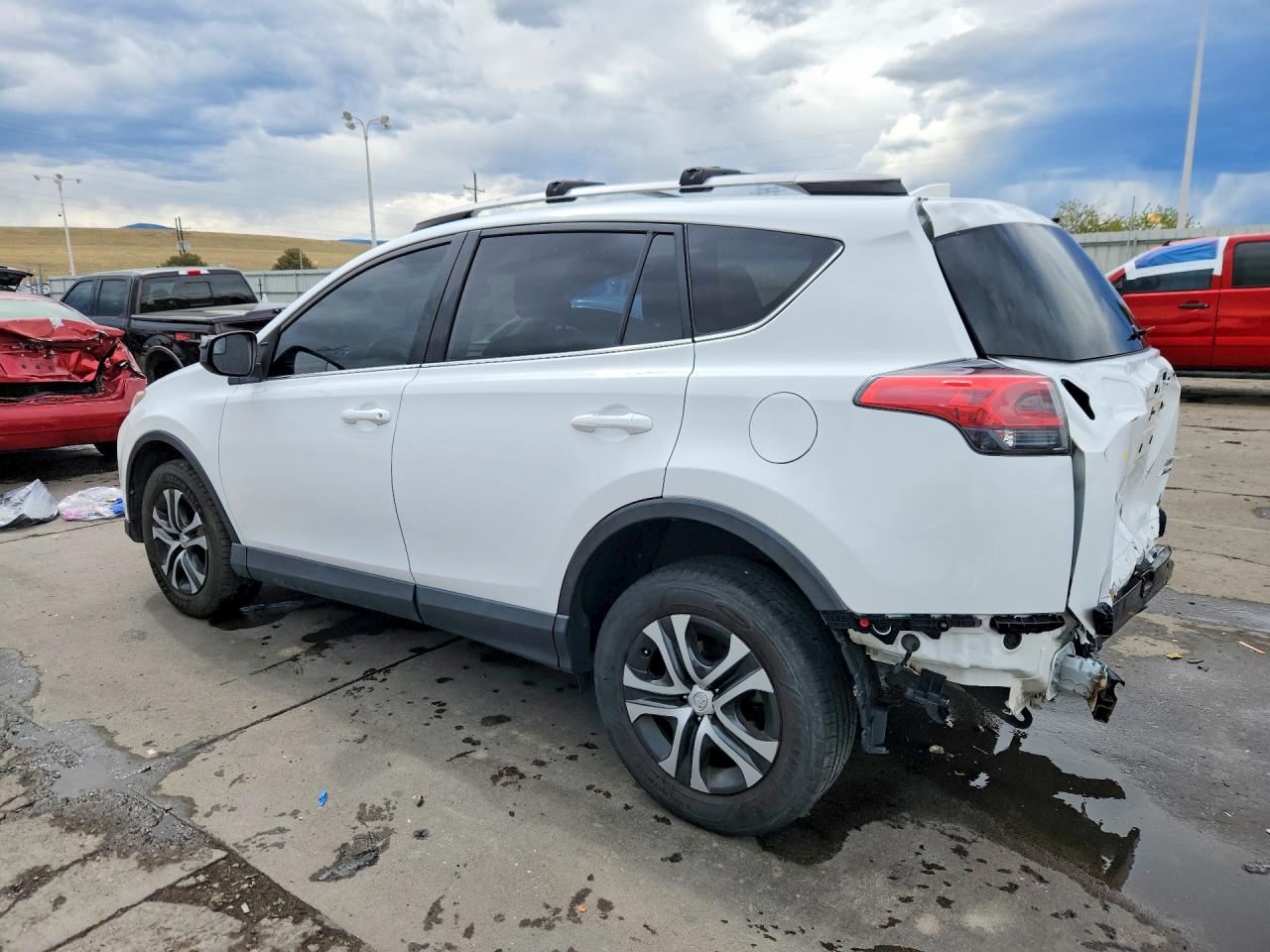 2017 TOYOTA RAV4 LE photo 4