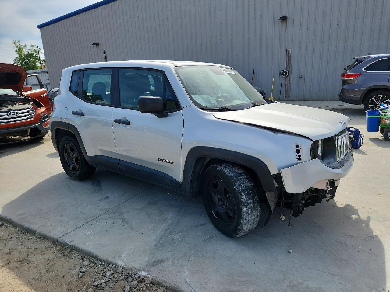 2015 JEEP RENEGADE SPORT photo 4