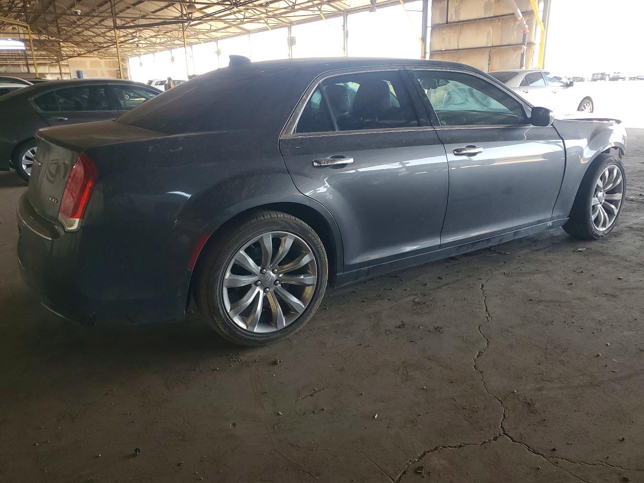 2018 CHRYSLER 300 LIMITED photo 3