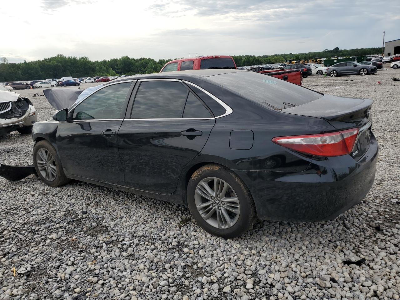 2017 TOYOTA CAMRY SE photo 4