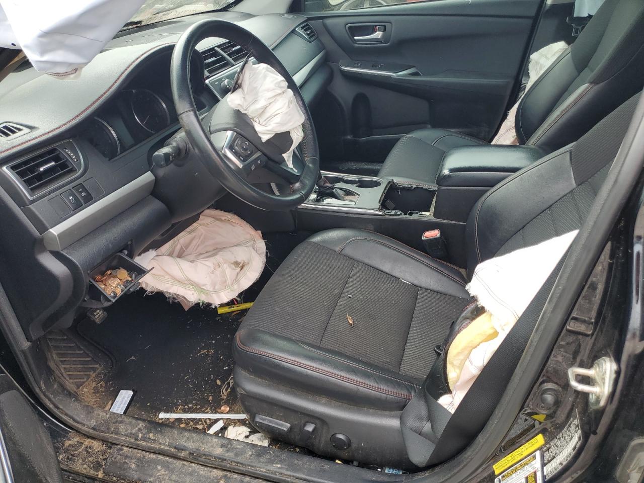 2017 TOYOTA CAMRY SE photo 19