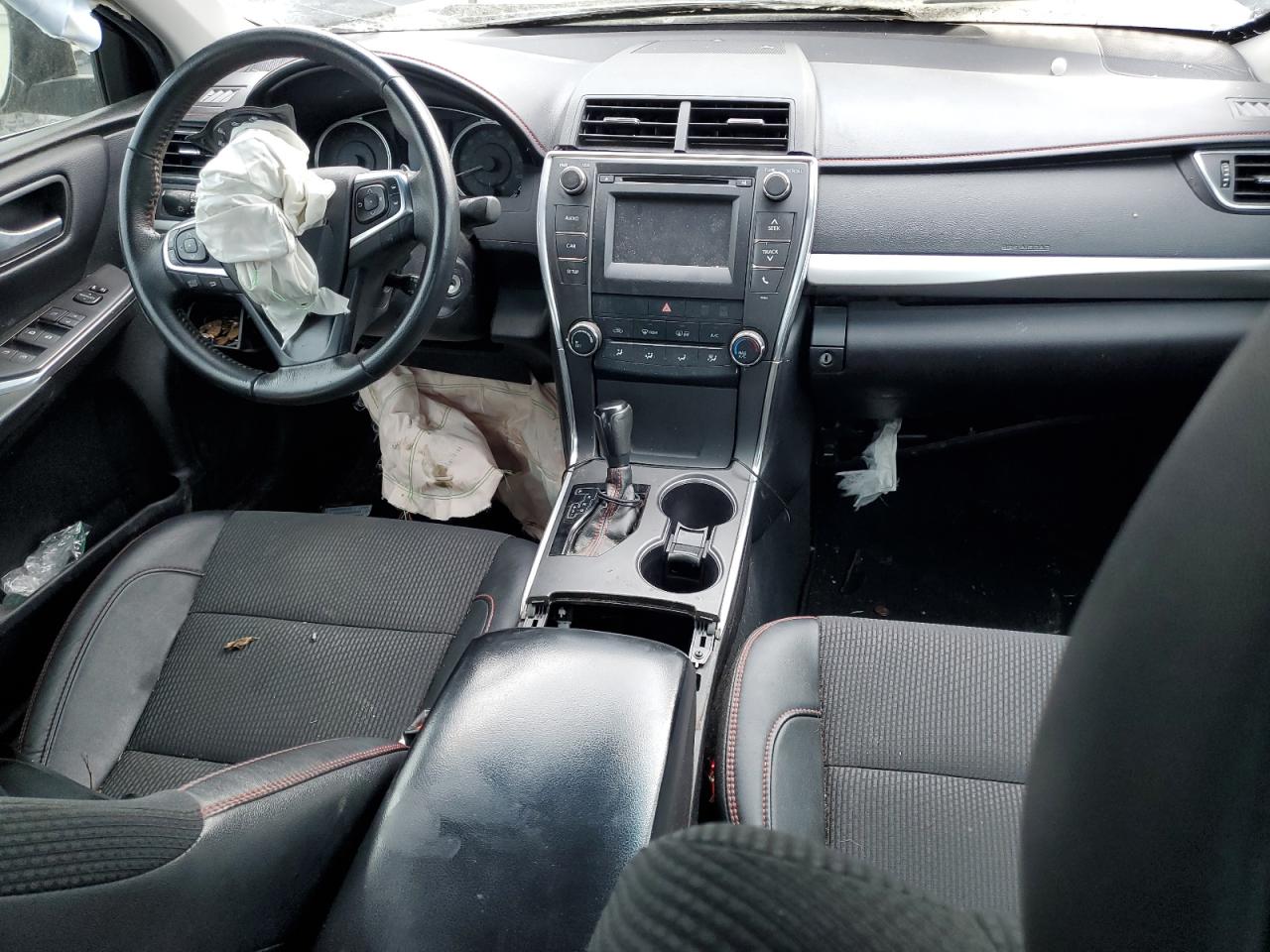 2017 TOYOTA CAMRY SE photo 22