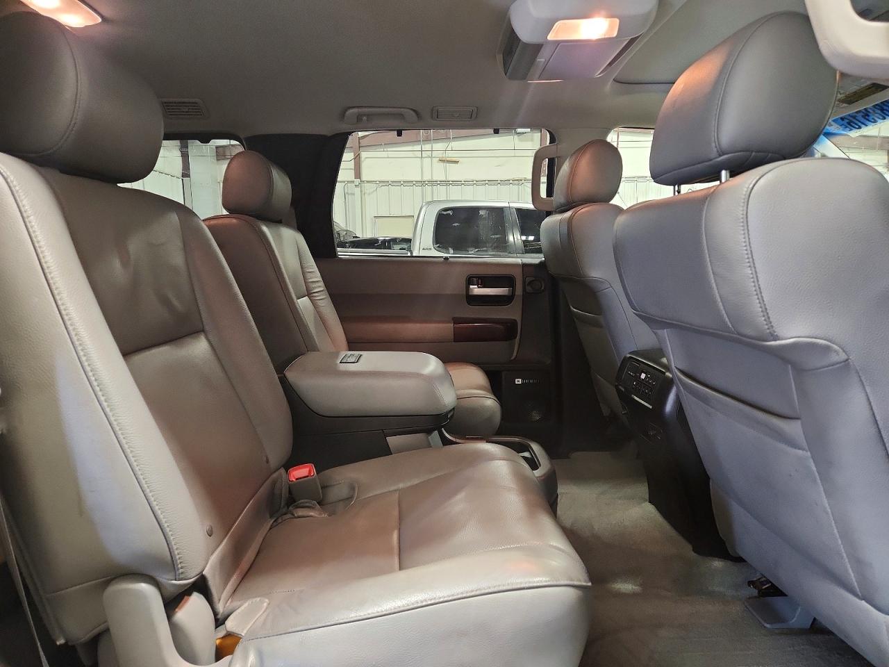 2011 TOYOTA SEQUOIA PLATINUM photo 21