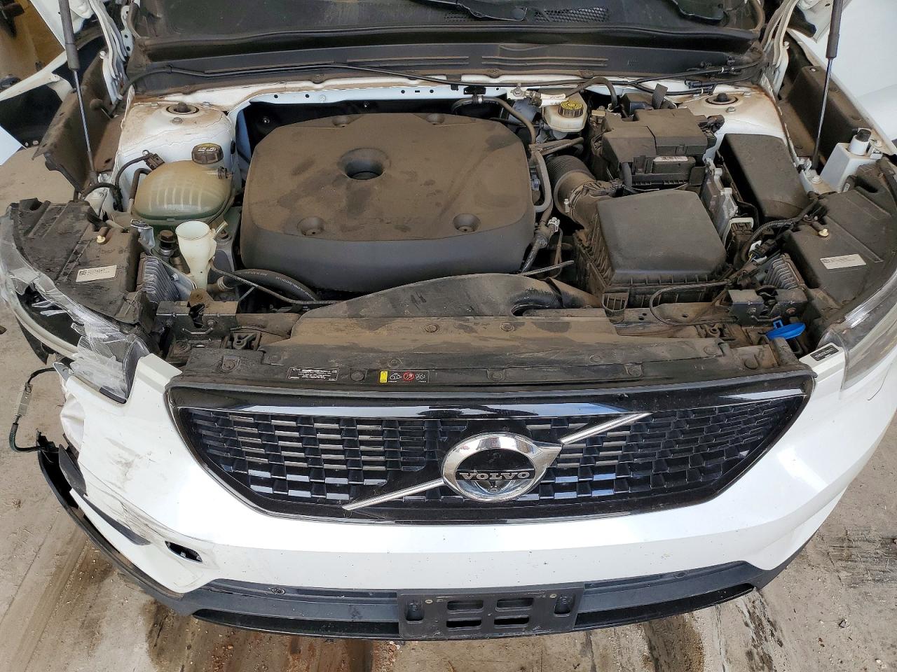 2019 VOLVO XC40 T5 MOMENTUM photo 34