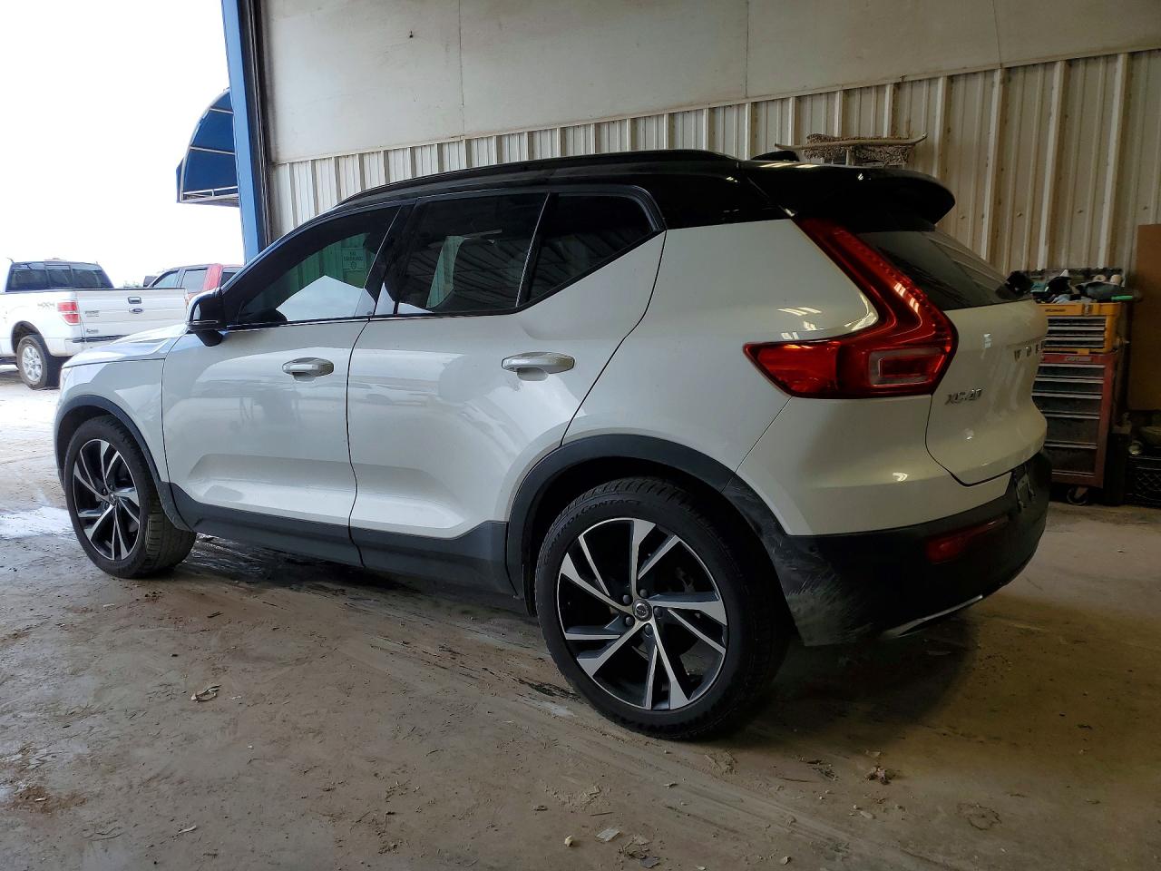 2019 VOLVO XC40 T5 MOMENTUM photo 4