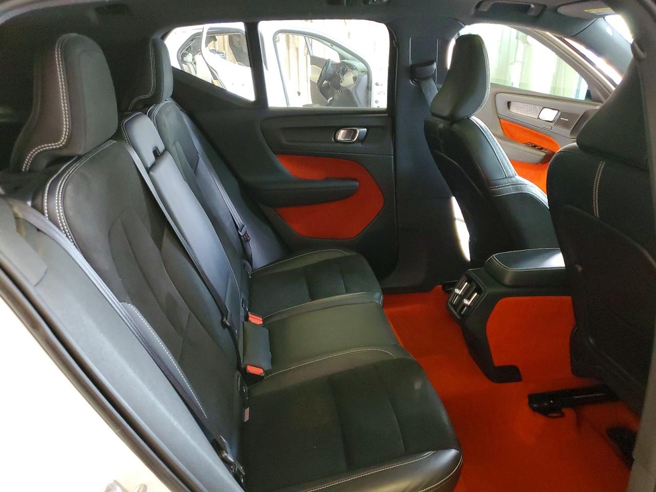 2019 VOLVO XC40 T5 MOMENTUM photo 31