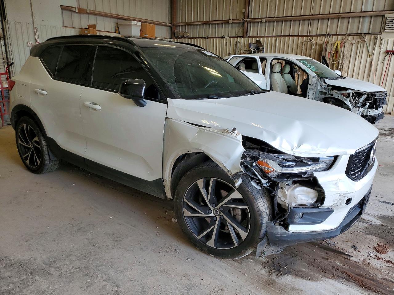 2019 VOLVO XC40 T5 MOMENTUM photo 10