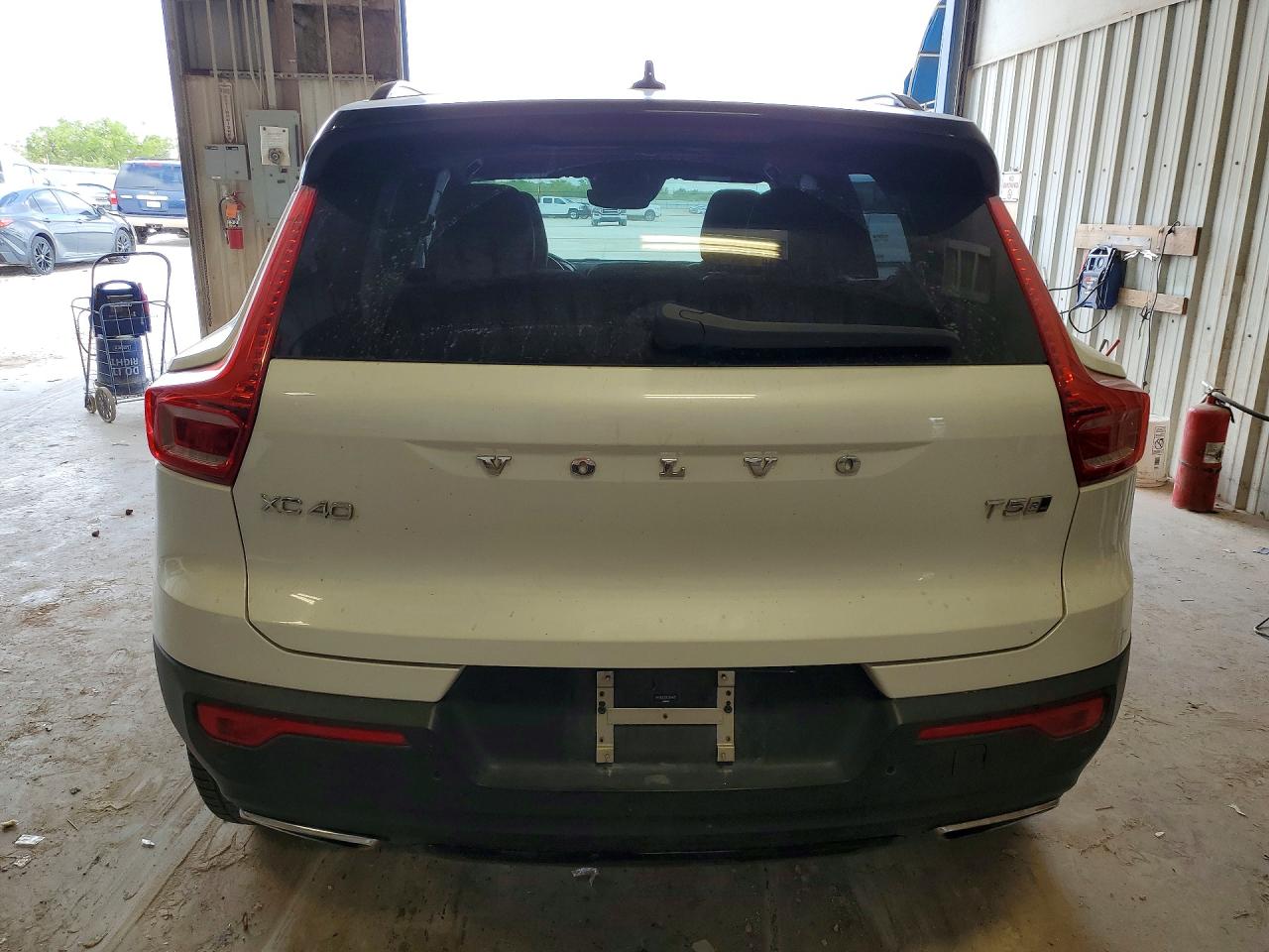 2019 VOLVO XC40 T5 MOMENTUM photo 16
