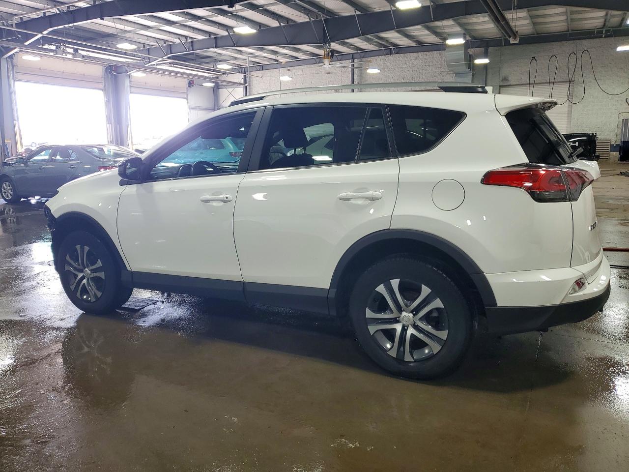 2018 TOYOTA RAV4 LE photo 3