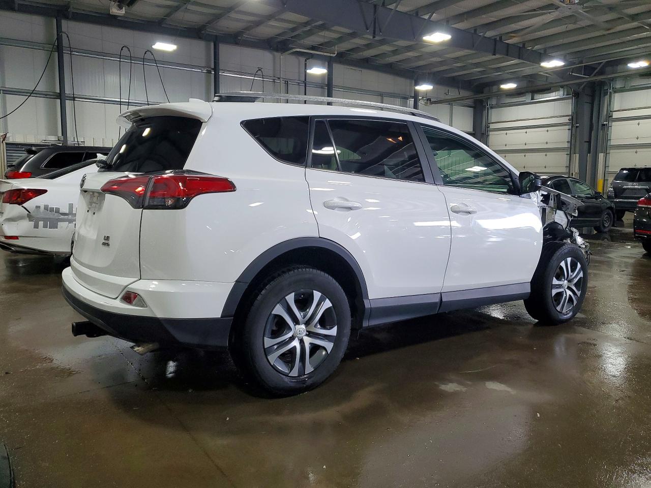 2018 TOYOTA RAV4 LE photo 5