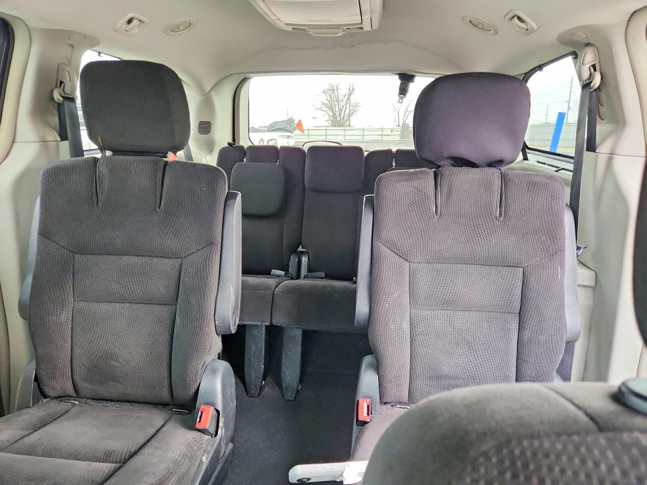2015 CHRYSLER TOWN & COUNTRY TOURING photo 28