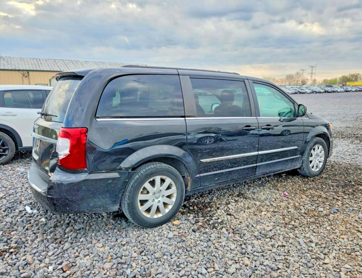 2015 CHRYSLER TOWN & COUNTRY TOURING photo 7