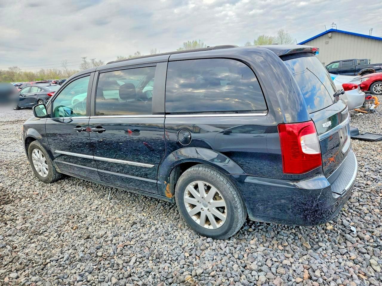2015 CHRYSLER TOWN & COUNTRY TOURING photo 4