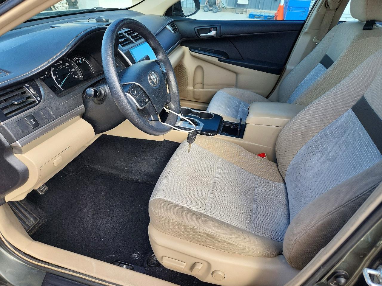 2012 TOYOTA CAMRY LE photo 19