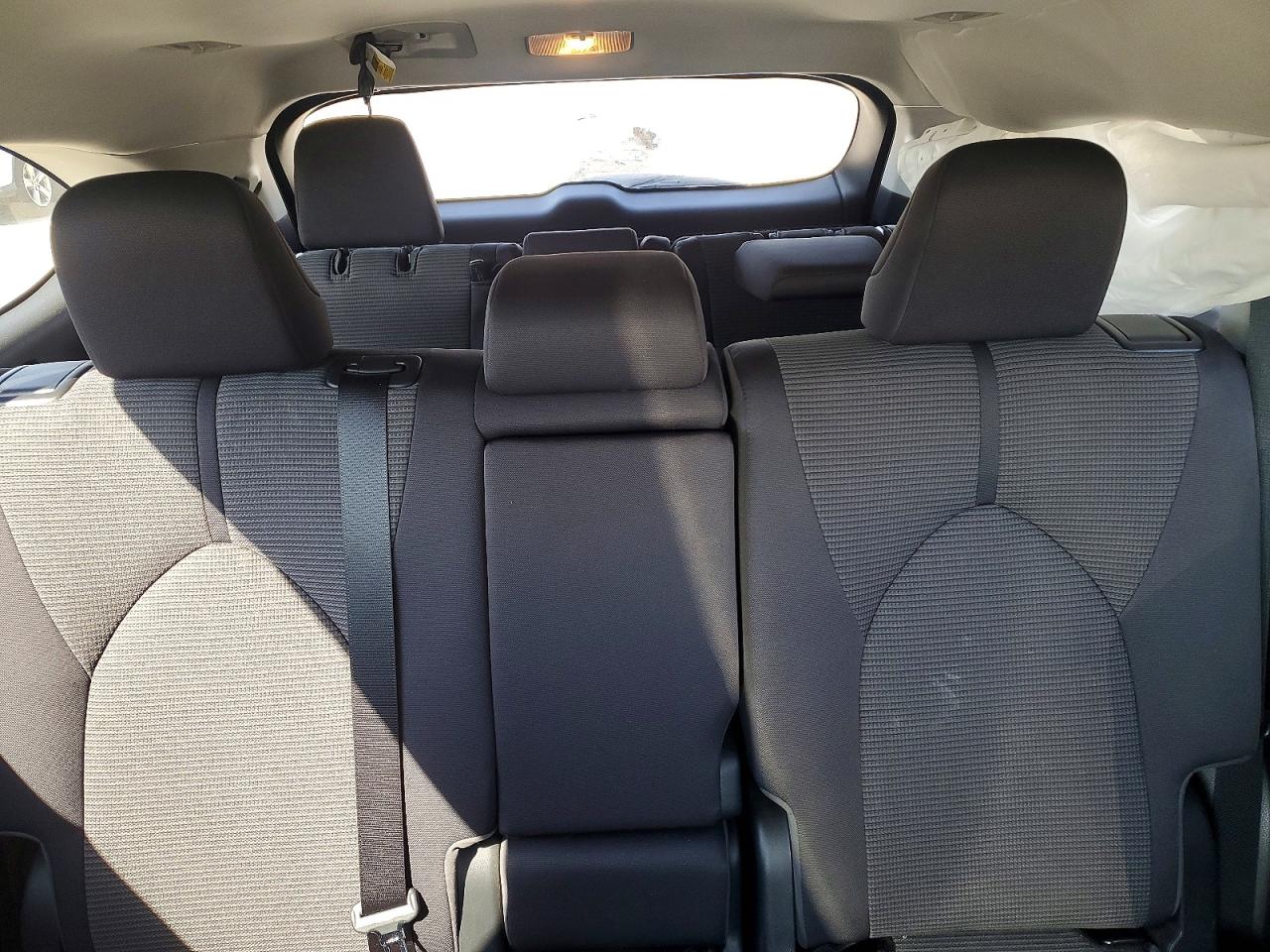 2021 TOYOTA HIGHLANDER LE photo 19