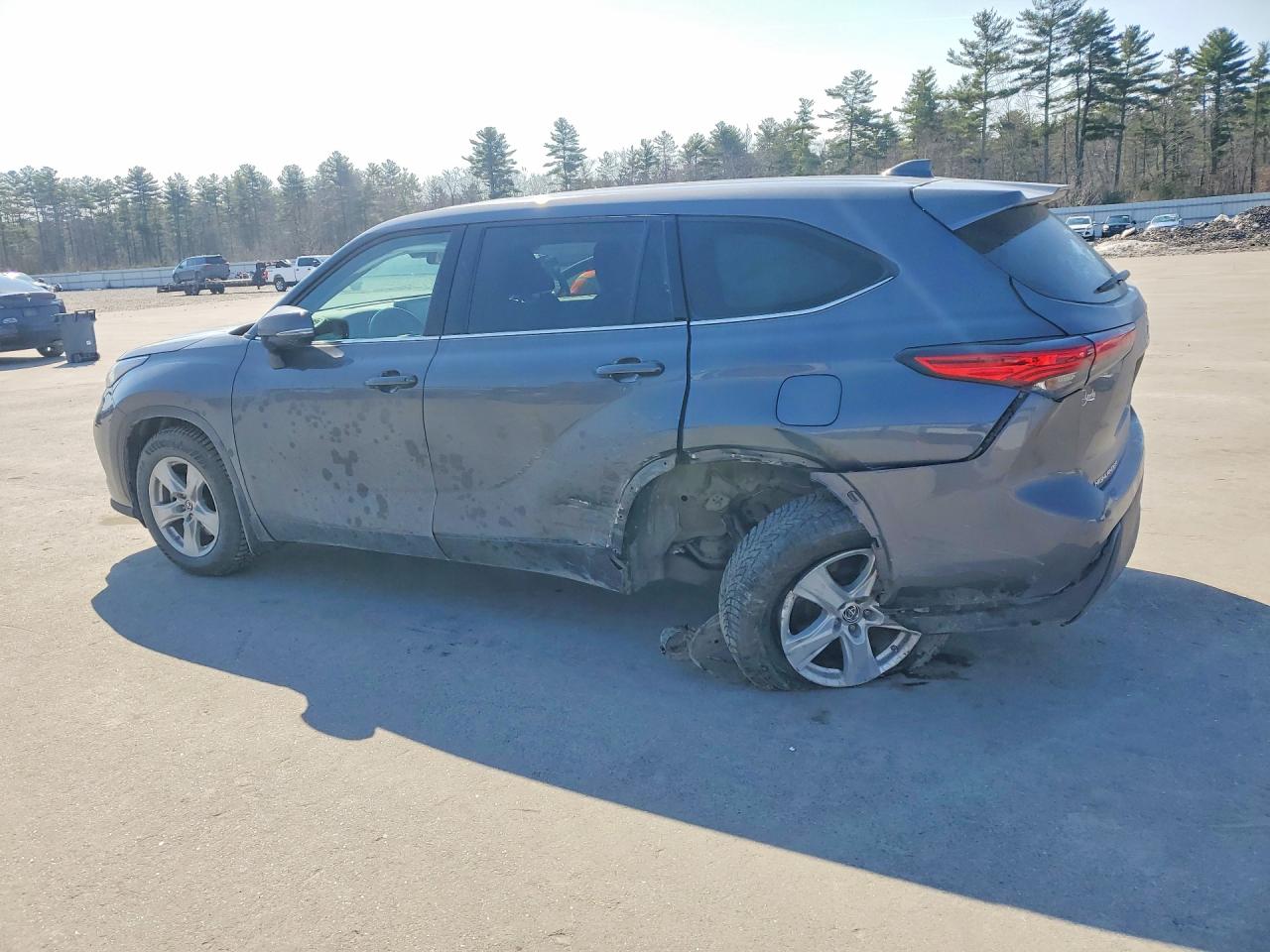 2021 TOYOTA HIGHLANDER LE photo 3