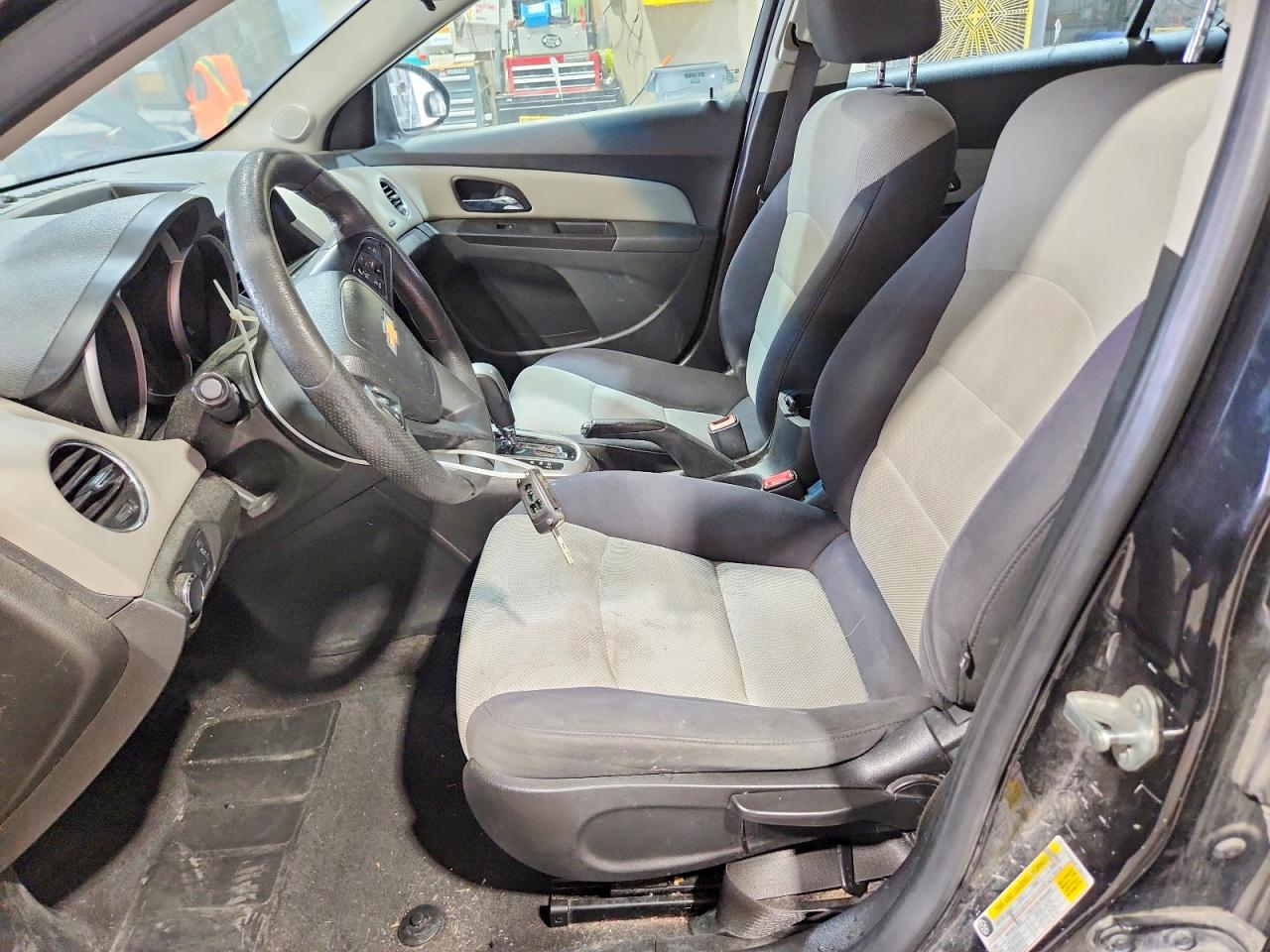 2014 CHEVROLET CRUZE LS photo 13