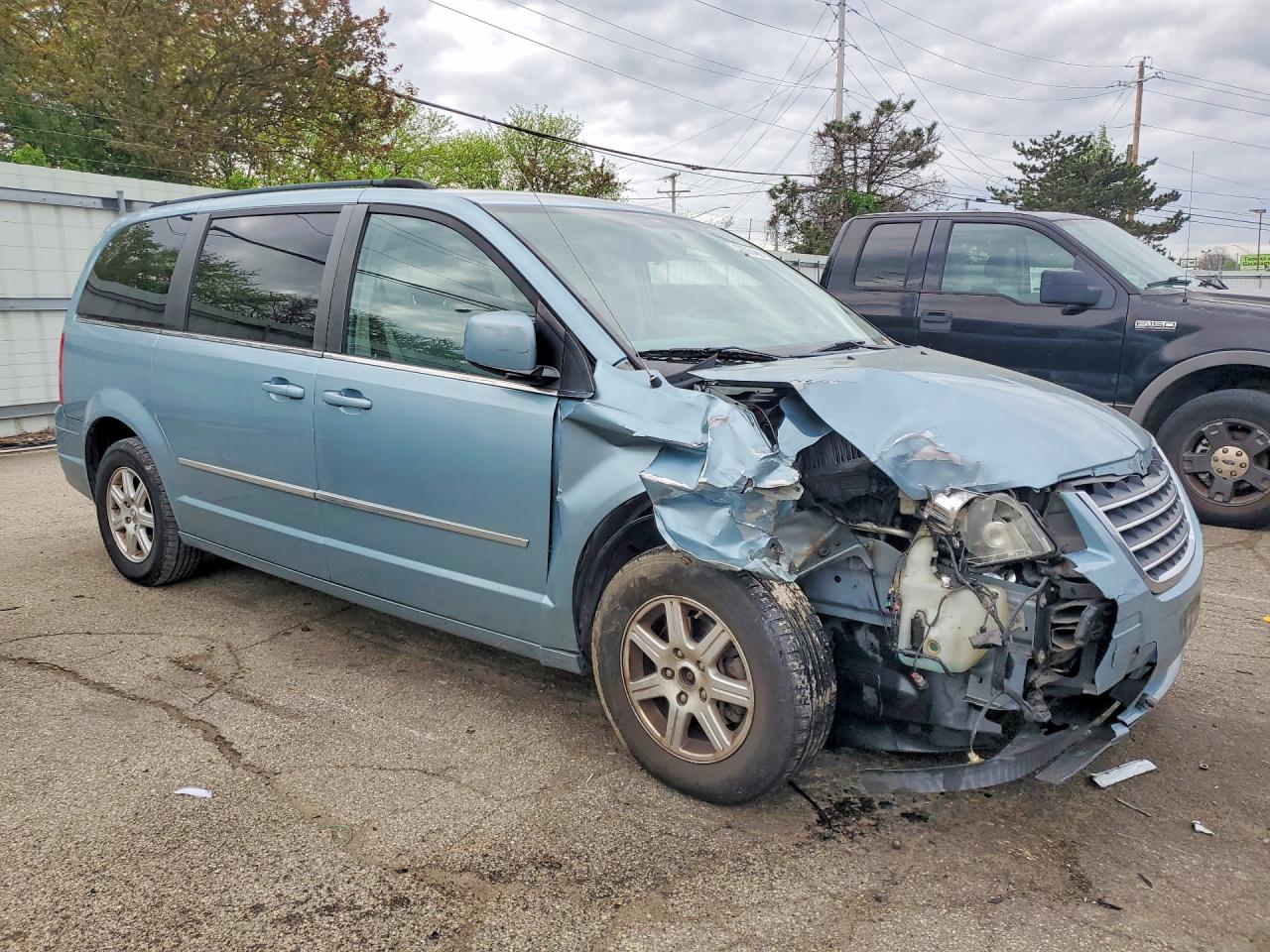 2010 CHRYSLER TOWN & COUNTRY TOURING photo 7