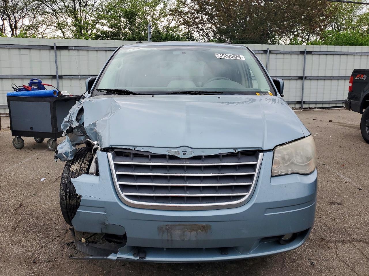 2010 CHRYSLER TOWN & COUNTRY TOURING photo 9