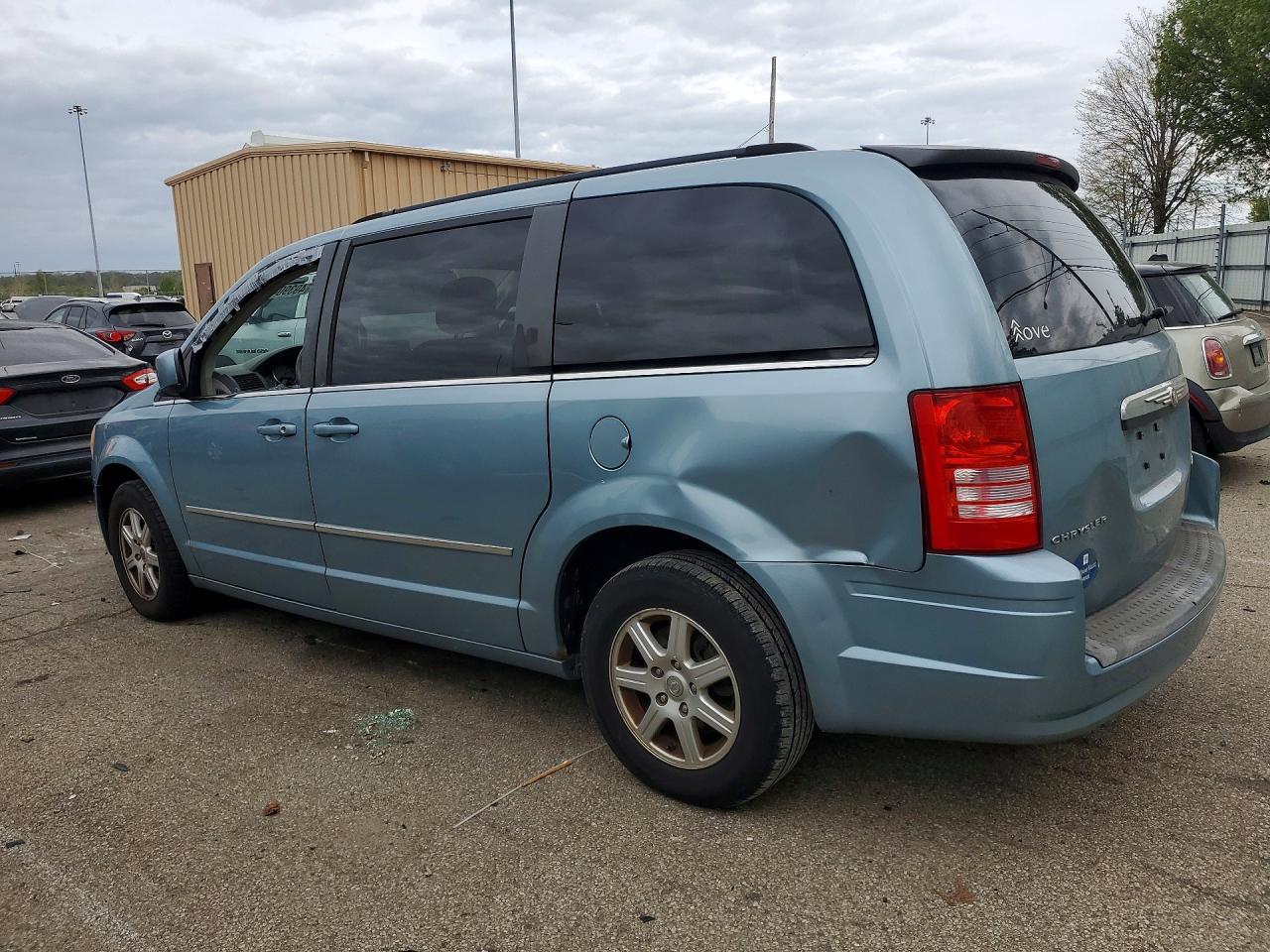 2010 CHRYSLER TOWN & COUNTRY TOURING photo 3