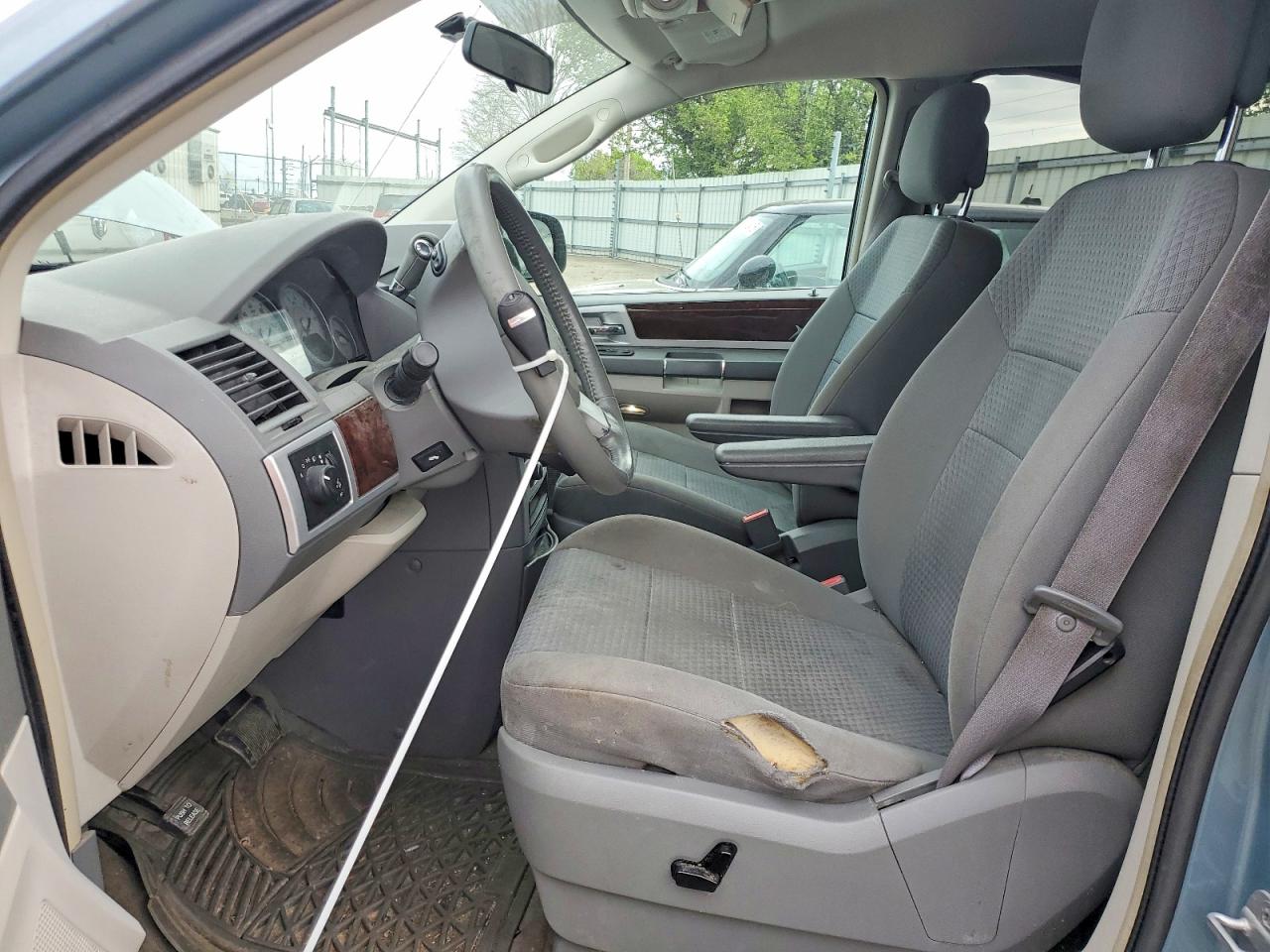 2010 CHRYSLER TOWN & COUNTRY TOURING photo 13