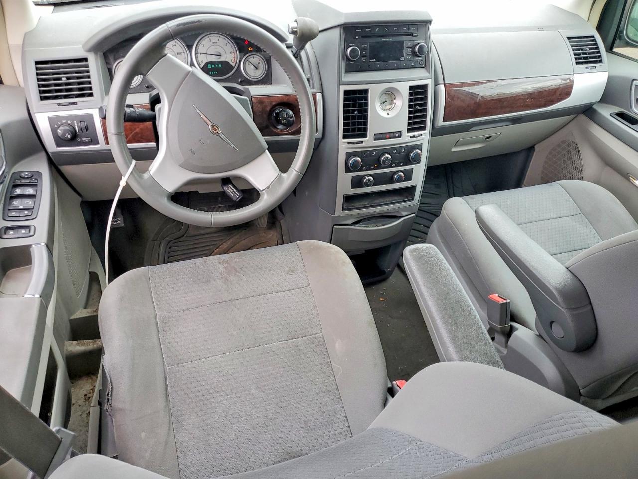 2010 CHRYSLER TOWN & COUNTRY TOURING photo 15
