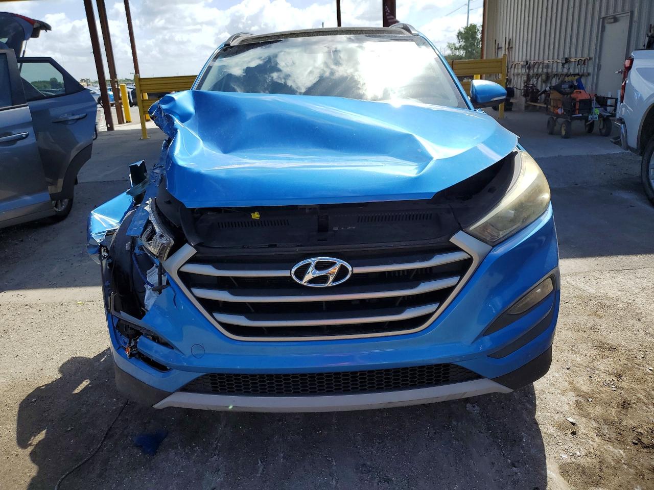 2017 HYUNDAI TUCSON VALUE photo 9