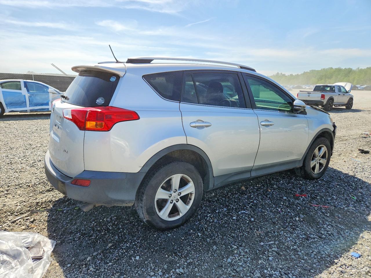 2014 TOYOTA RAV4 XLE photo 5