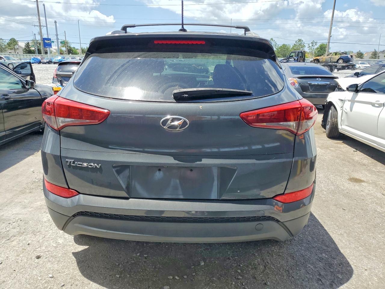 2017 HYUNDAI TUCSON SE photo 16