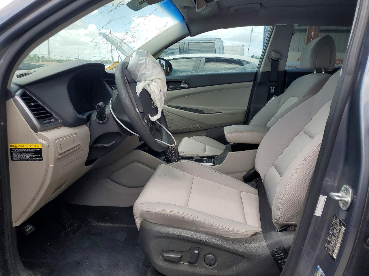 2017 HYUNDAI TUCSON SE photo 19