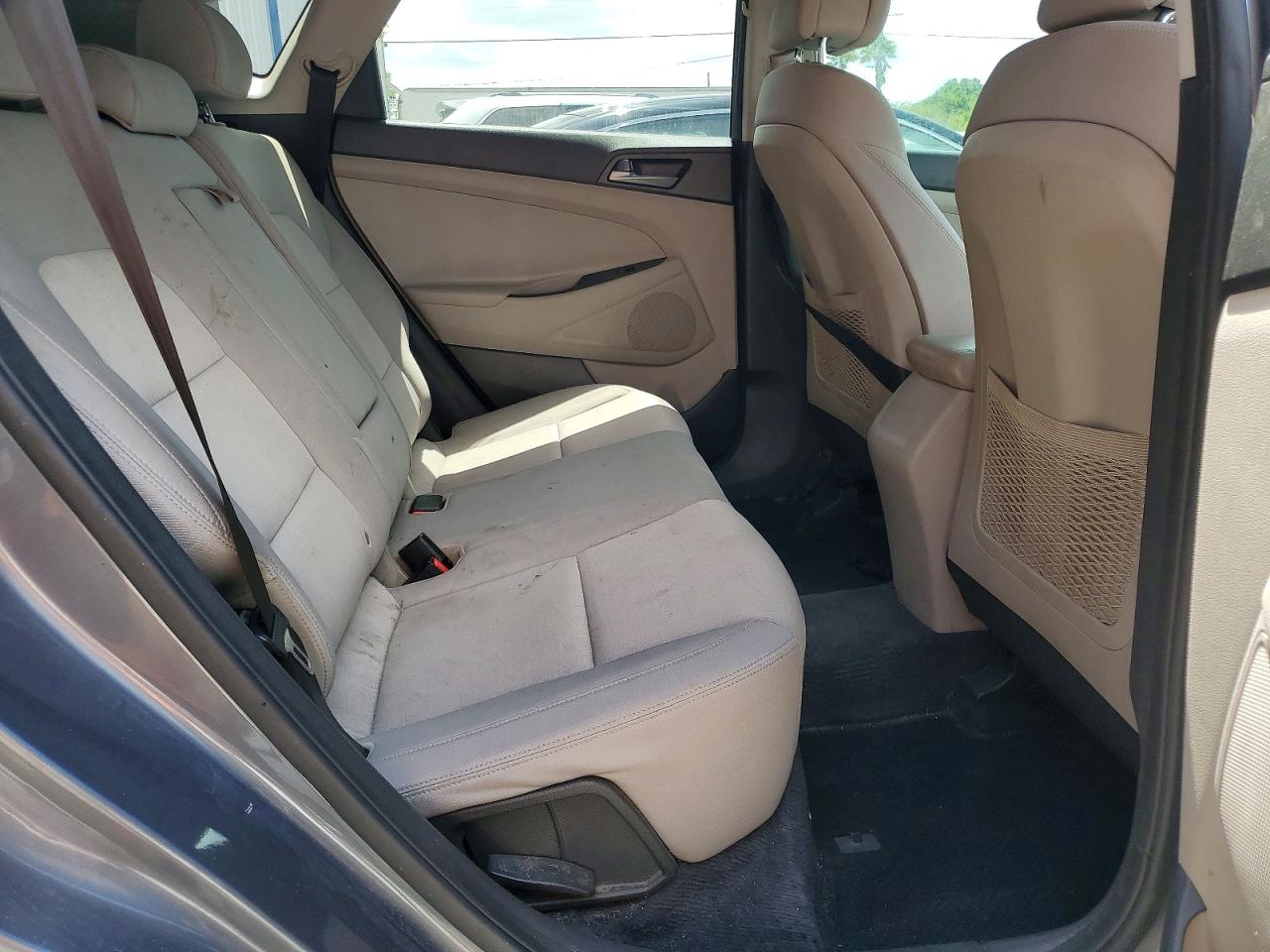 2017 HYUNDAI TUCSON SE photo 31
