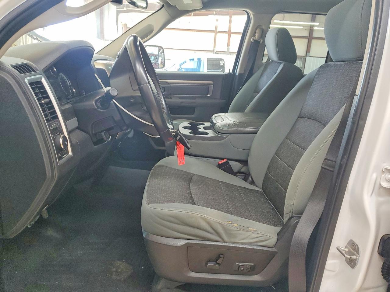 2013 RAM 1500 SLT photo 19